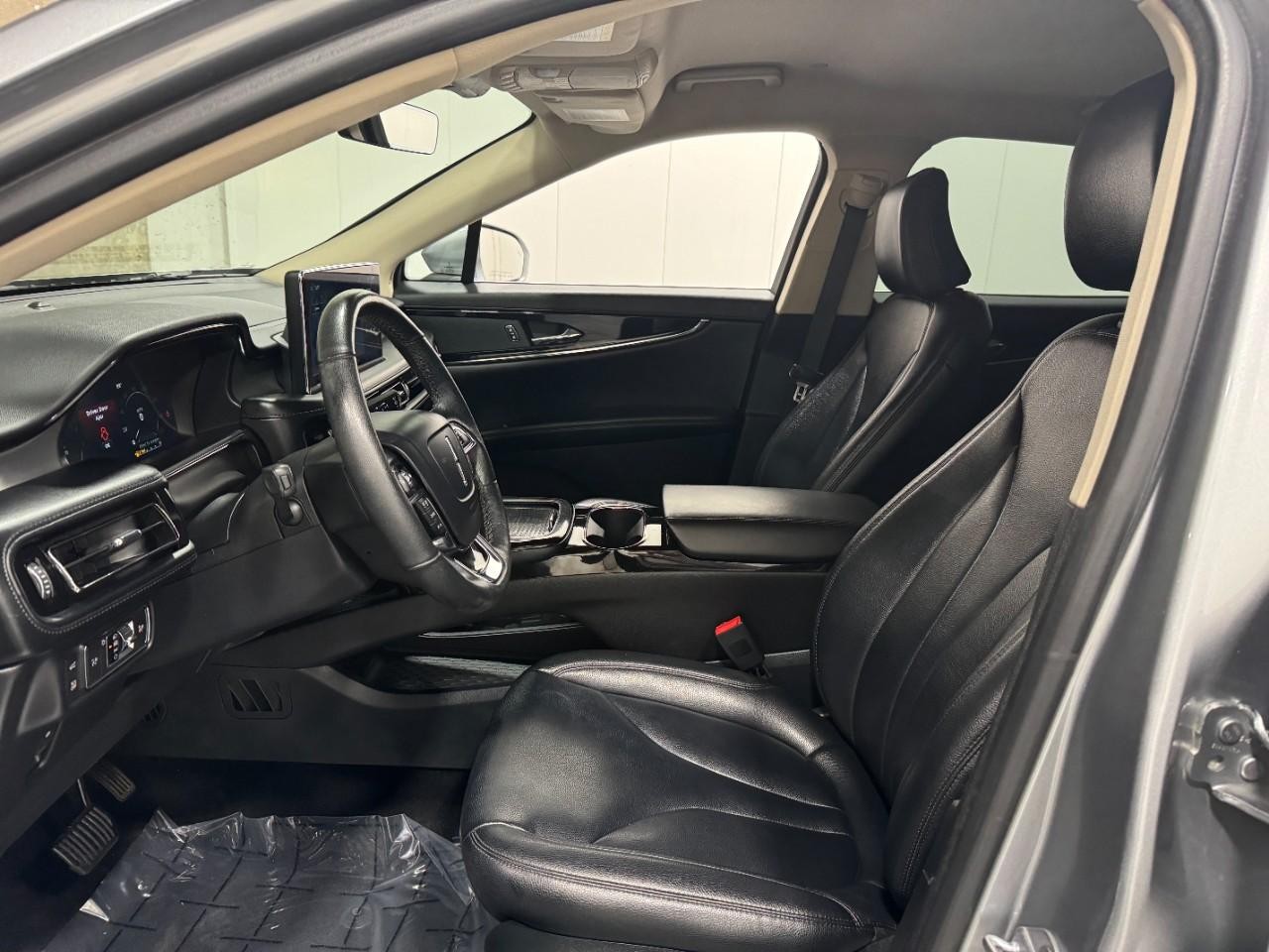 Lincoln Nautilus Vehicle Full-screen Gallery Image 23