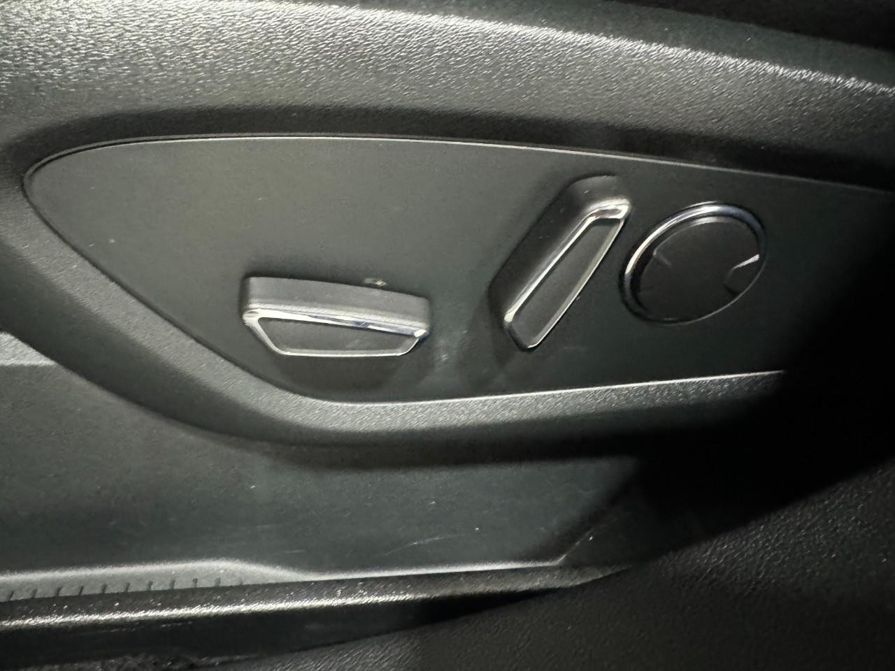 Lincoln Nautilus Vehicle Full-screen Gallery Image 25