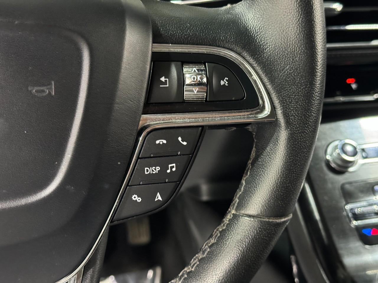 Lincoln Nautilus Vehicle Full-screen Gallery Image 28