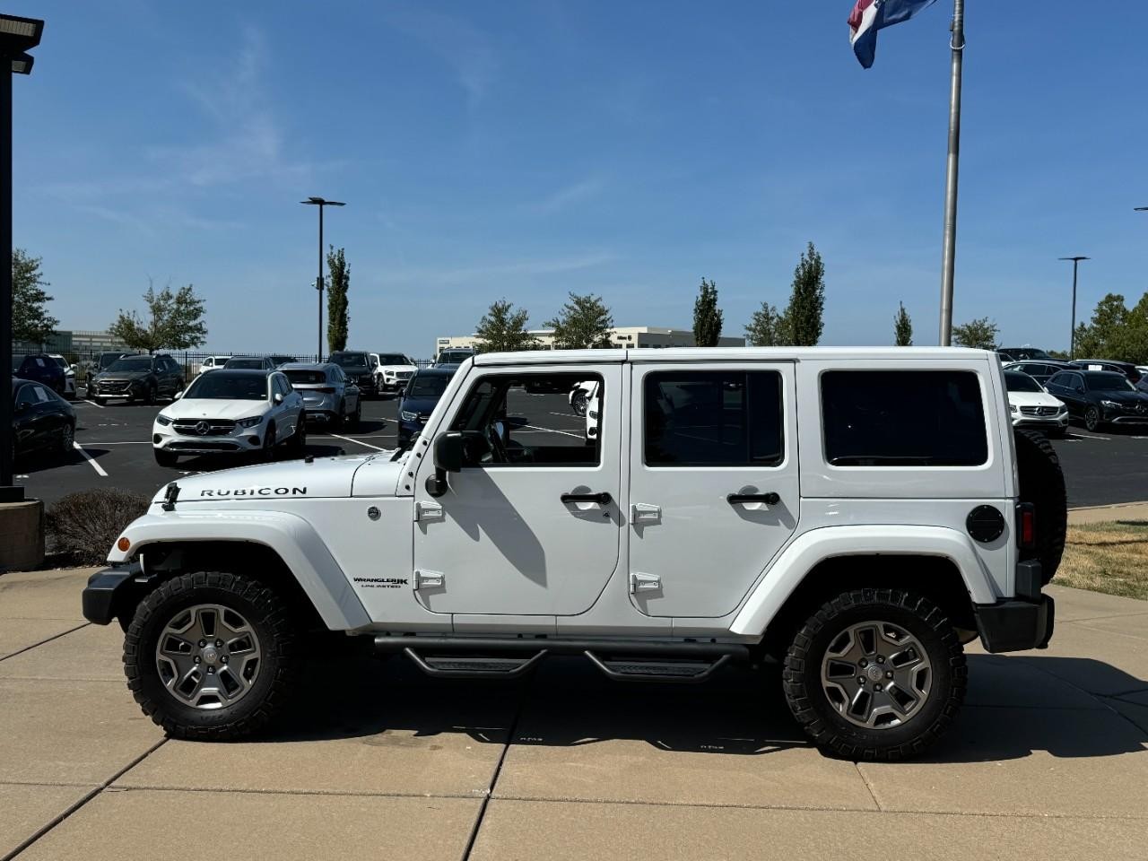 Jeep Wrangler JK Unlimited Vehicle Full-screen Gallery Image 2