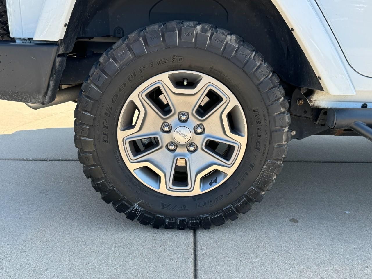 Jeep Wrangler JK Unlimited Vehicle Full-screen Gallery Image 5