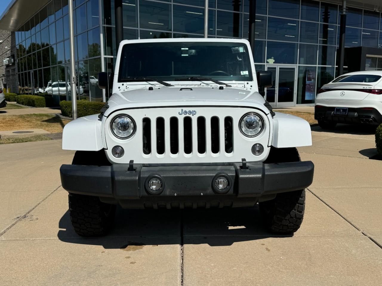 Jeep Wrangler JK Unlimited Vehicle Full-screen Gallery Image 7