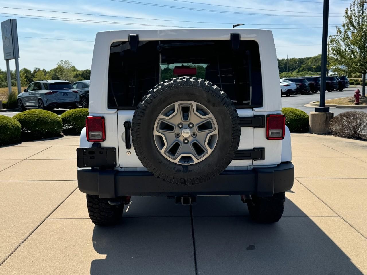 Jeep Wrangler JK Unlimited Vehicle Full-screen Gallery Image 9