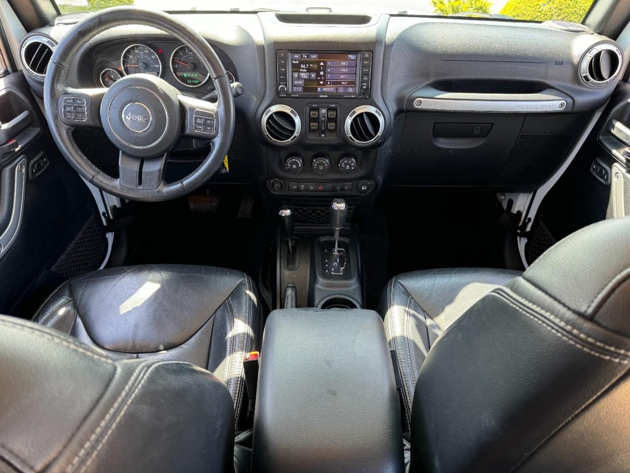 Jeep Wrangler JK Unlimited Vehicle Full-screen Gallery Image 11