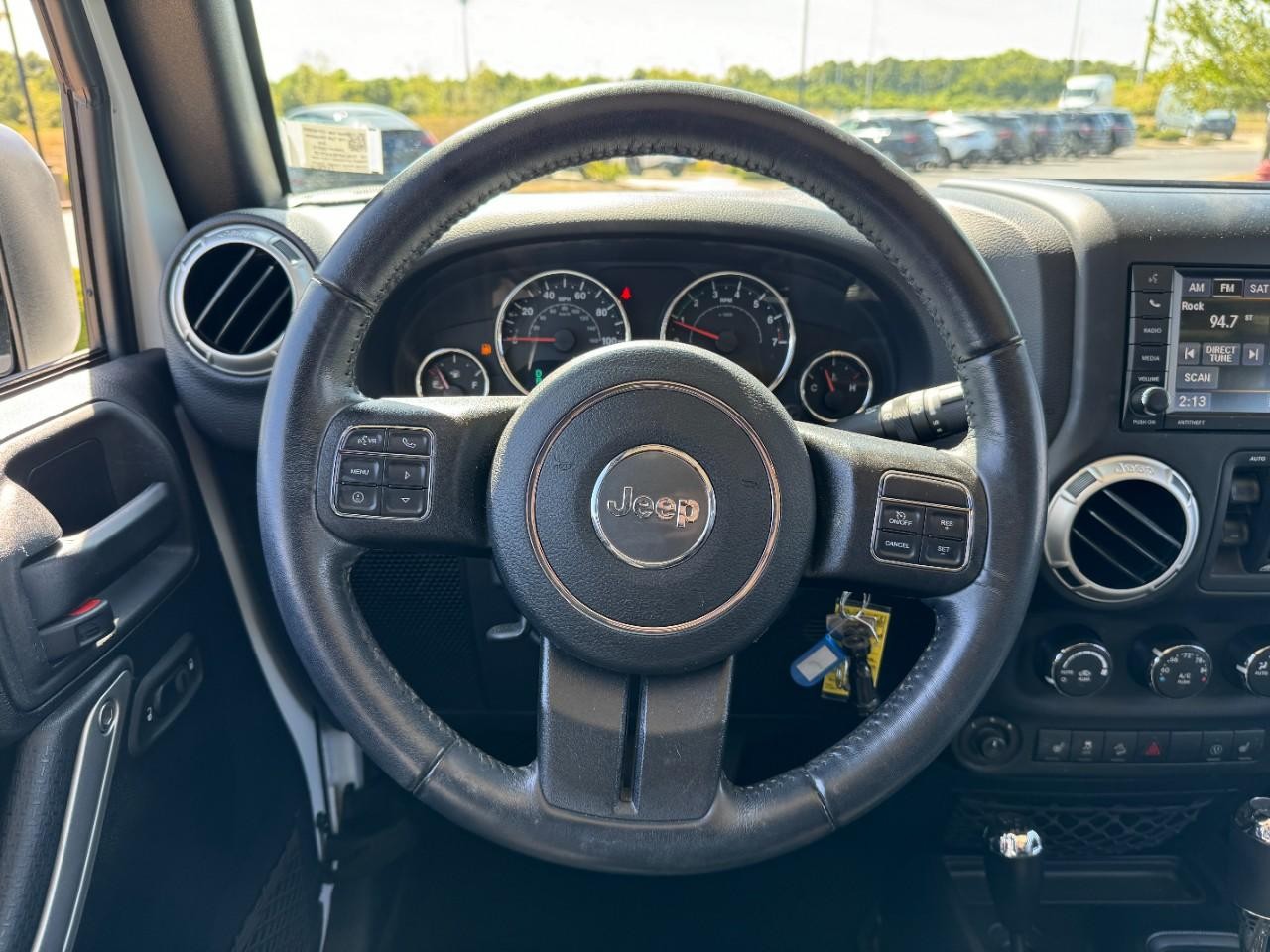 Jeep Wrangler JK Unlimited Vehicle Full-screen Gallery Image 12