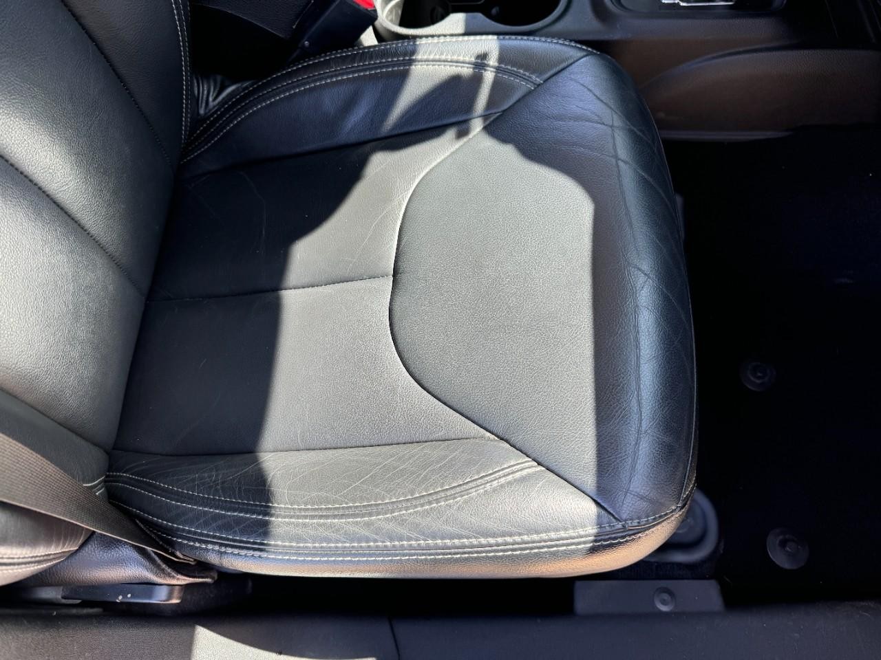 Jeep Wrangler JK Unlimited Vehicle Full-screen Gallery Image 18