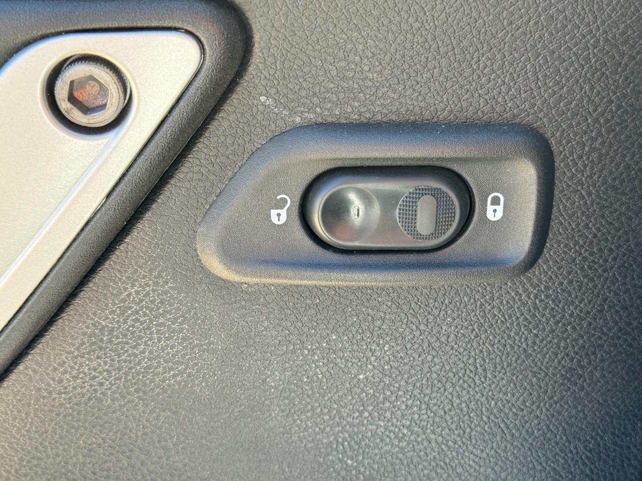 Jeep Wrangler JK Unlimited Vehicle Full-screen Gallery Image 20