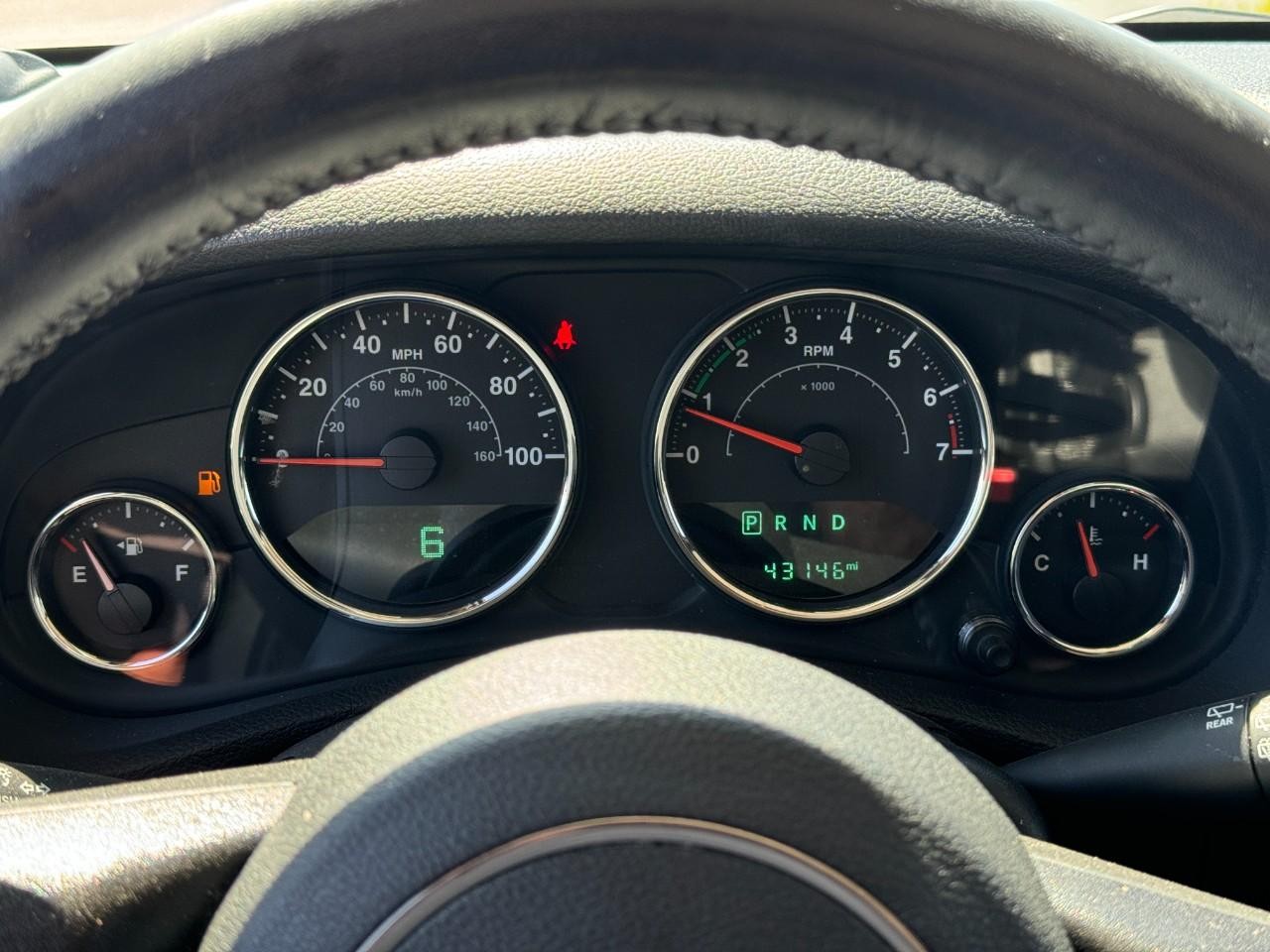 Jeep Wrangler JK Unlimited Vehicle Full-screen Gallery Image 27