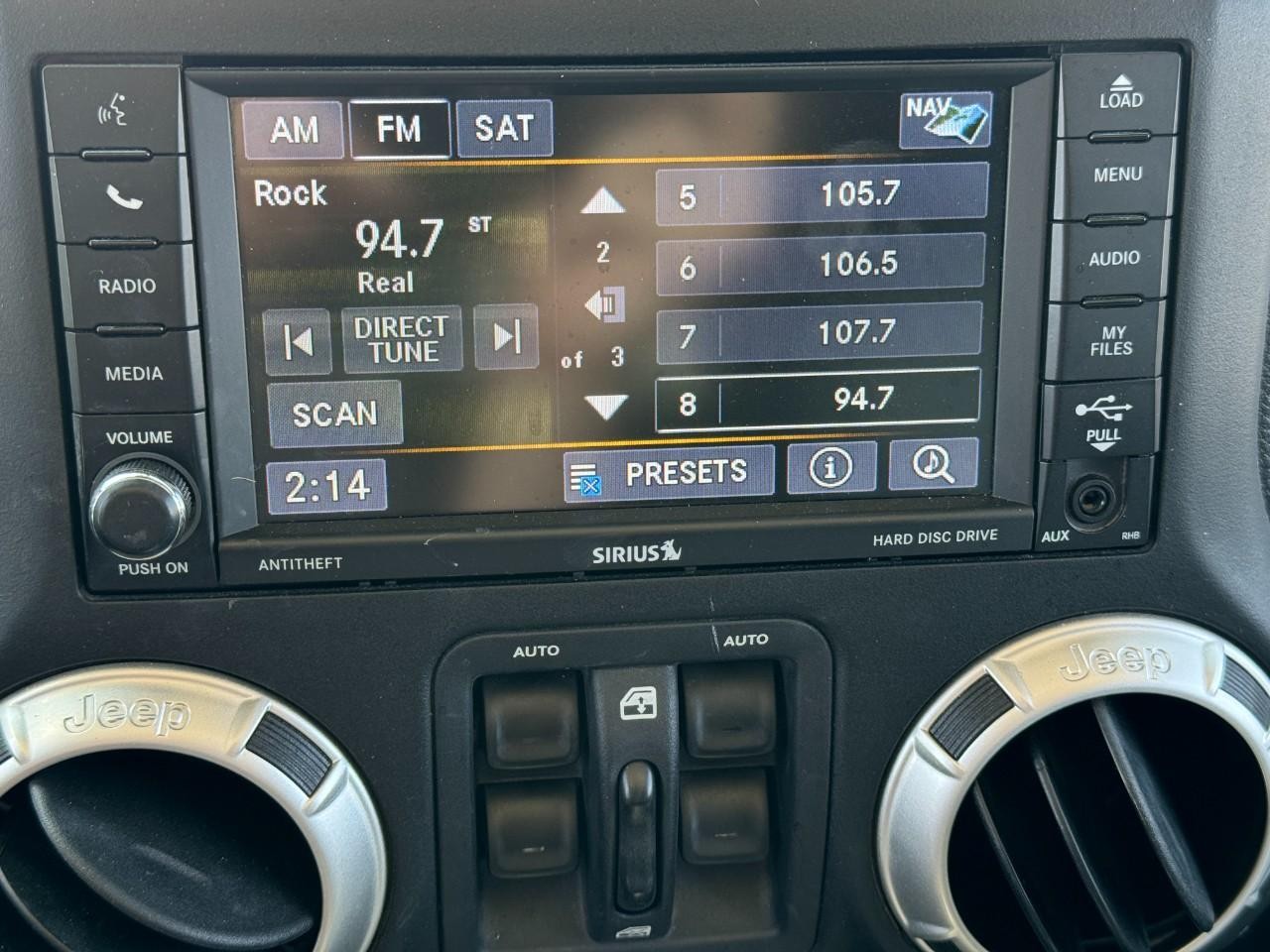 Jeep Wrangler JK Unlimited Vehicle Full-screen Gallery Image 28