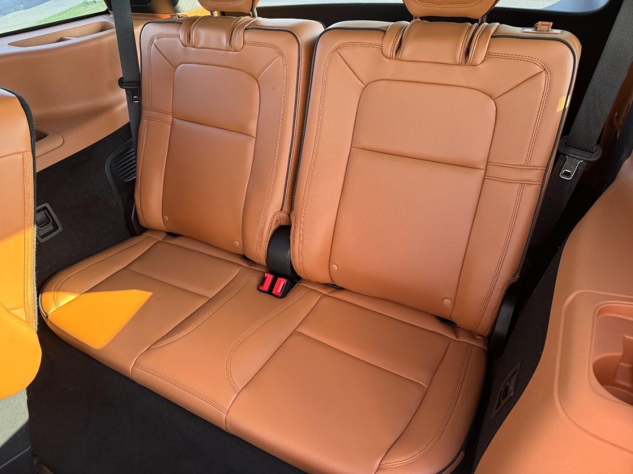 Lincoln Aviator Vehicle Full-screen Gallery Image 8