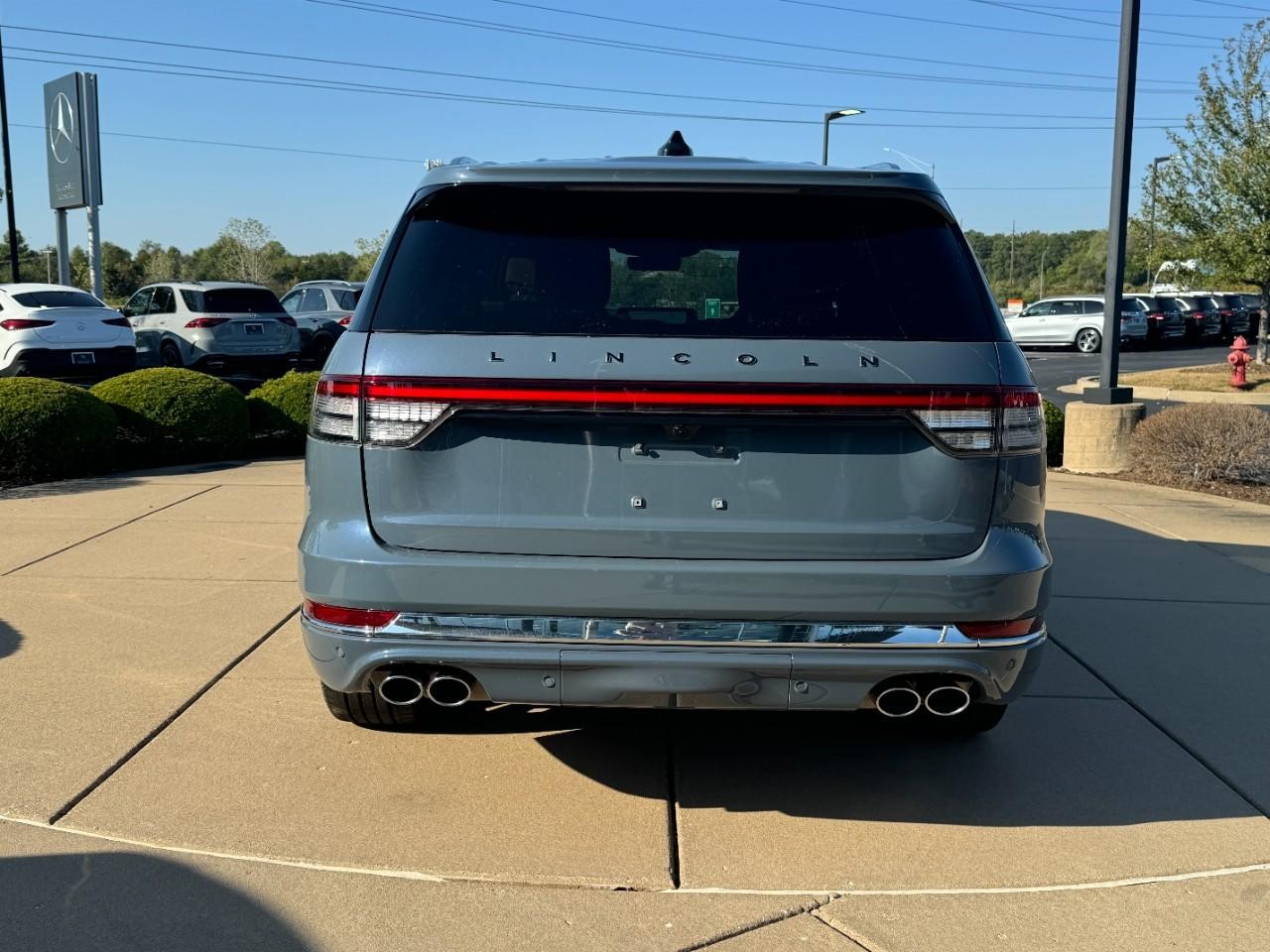 Lincoln Aviator Vehicle Full-screen Gallery Image 10