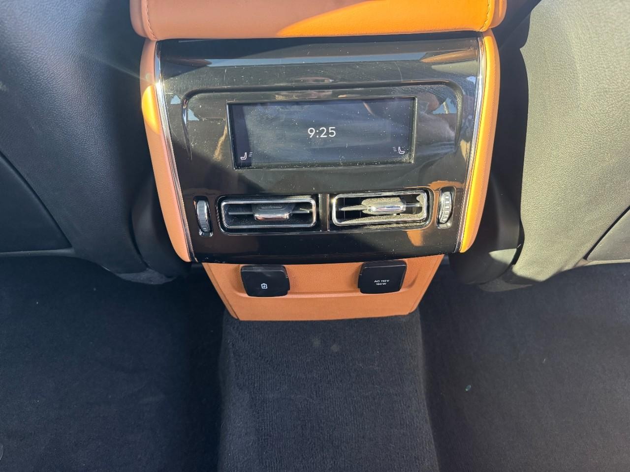 Lincoln Aviator Vehicle Full-screen Gallery Image 13