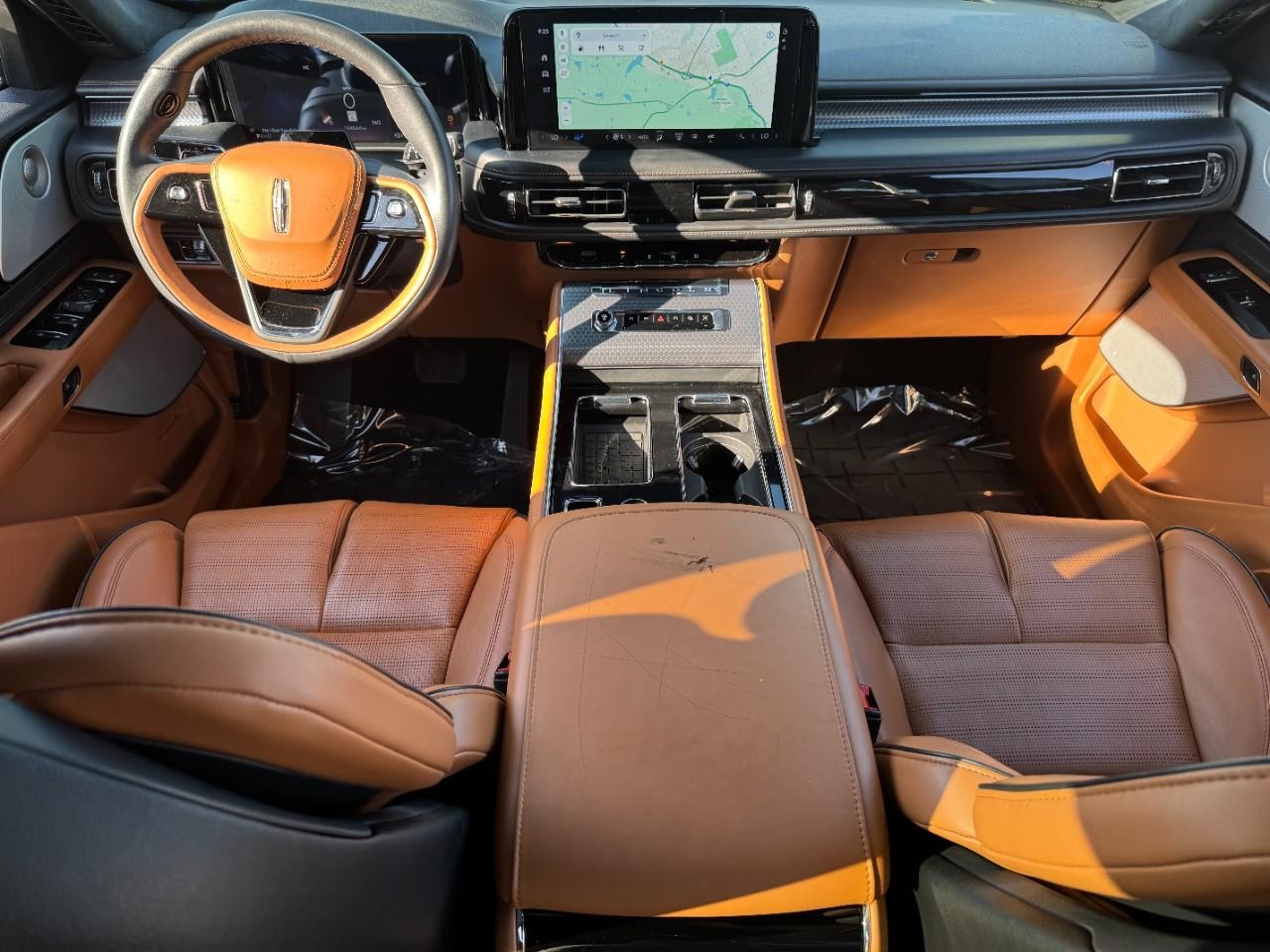 Lincoln Aviator Vehicle Full-screen Gallery Image 15