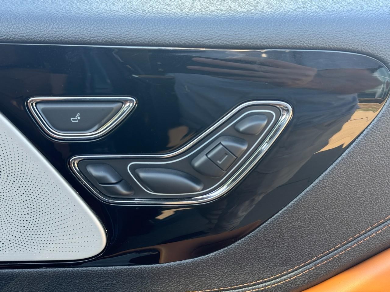 Lincoln Aviator Vehicle Full-screen Gallery Image 22