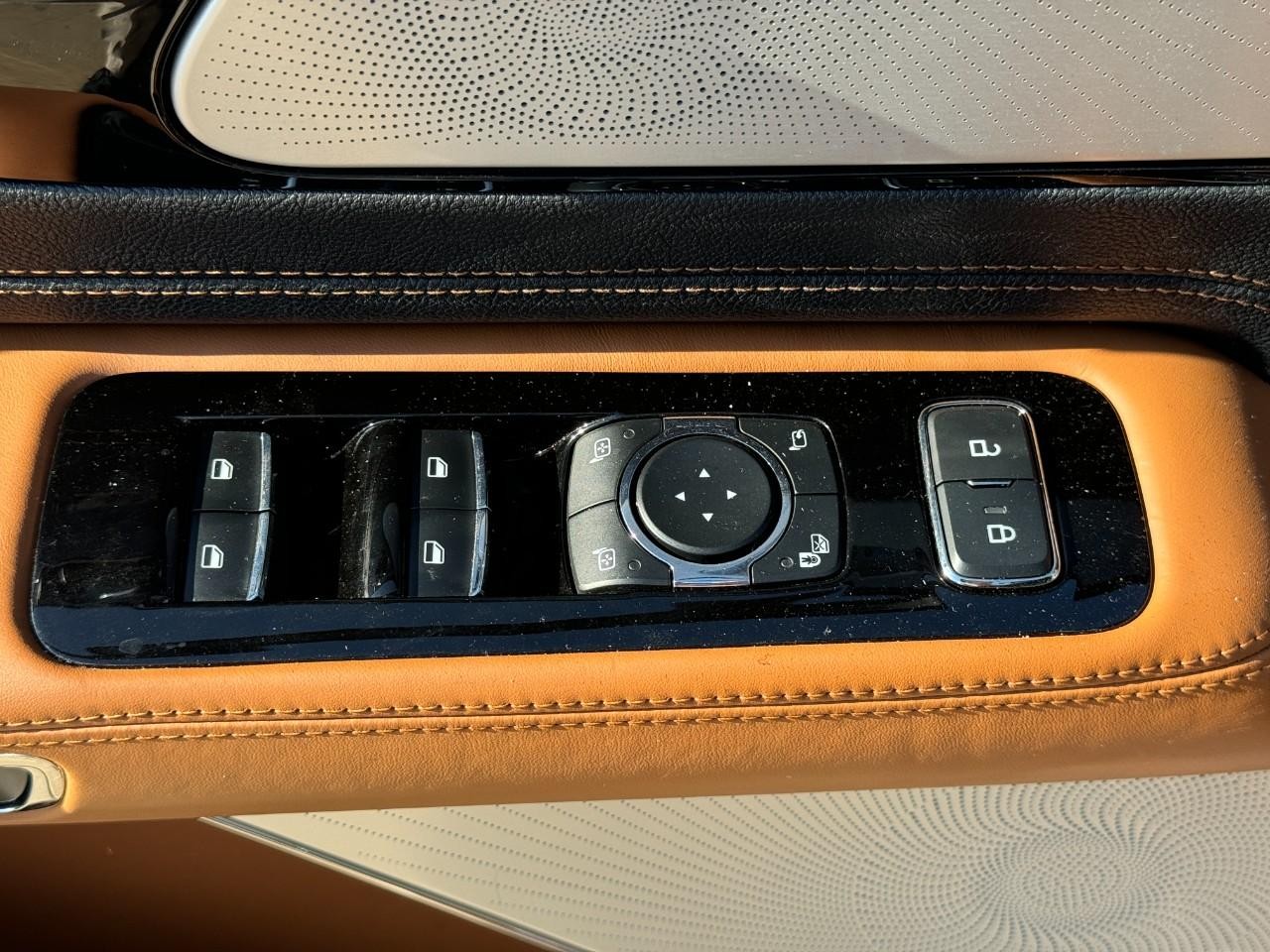 Lincoln Aviator Vehicle Full-screen Gallery Image 25