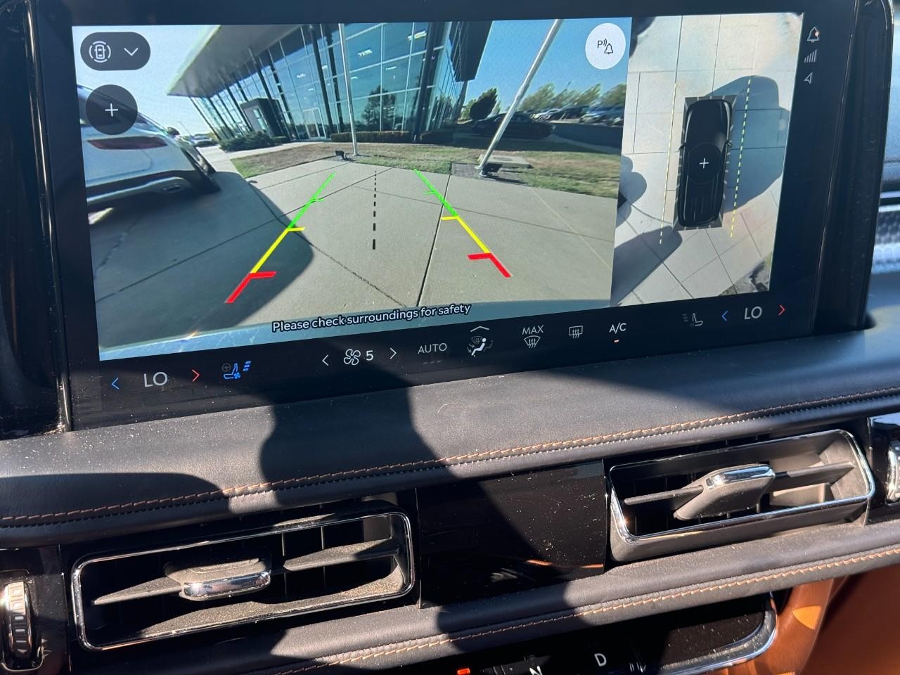 Lincoln Aviator Vehicle Full-screen Gallery Image 33