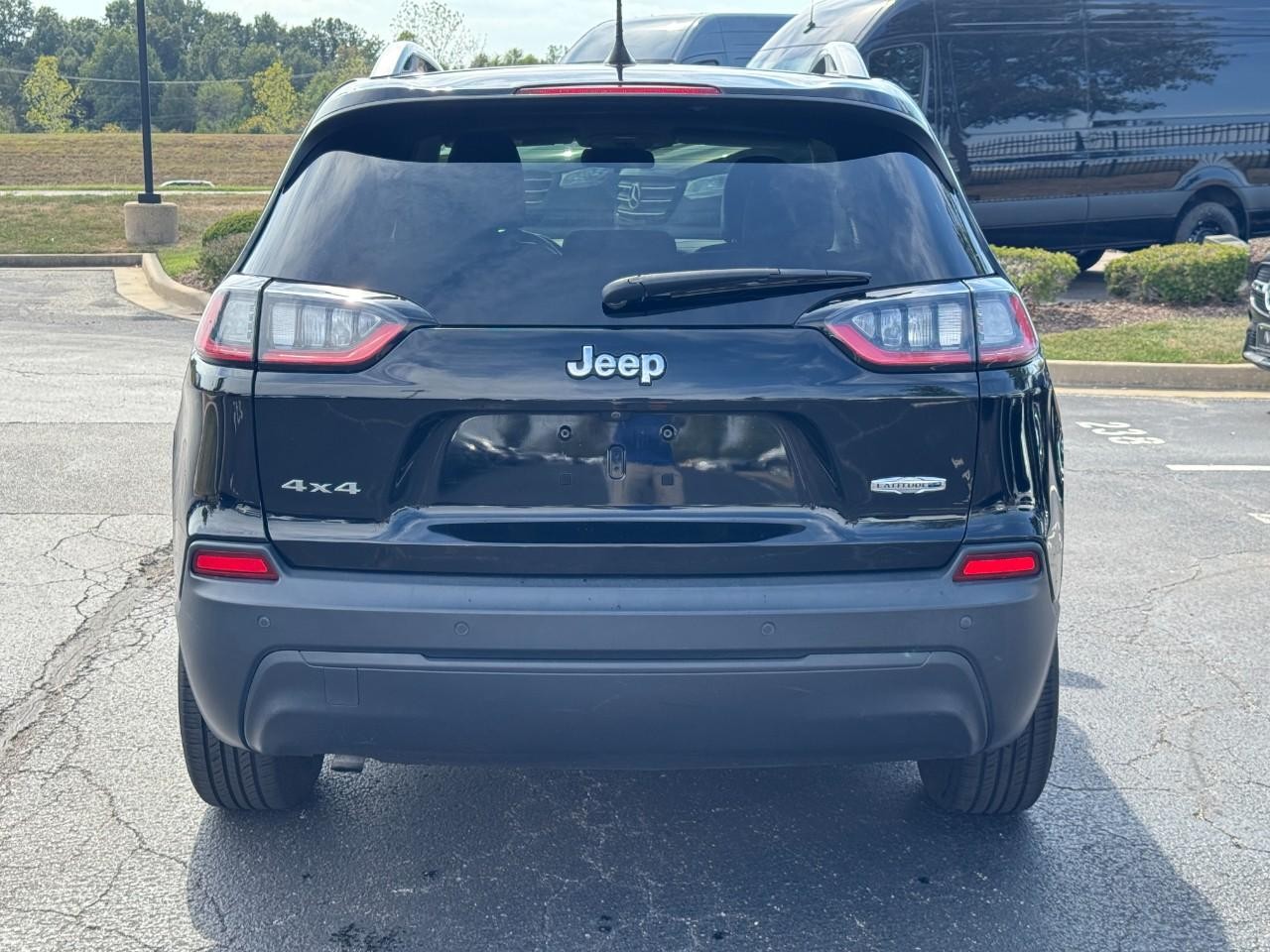 Jeep Cherokee Vehicle Full-screen Gallery Image 4