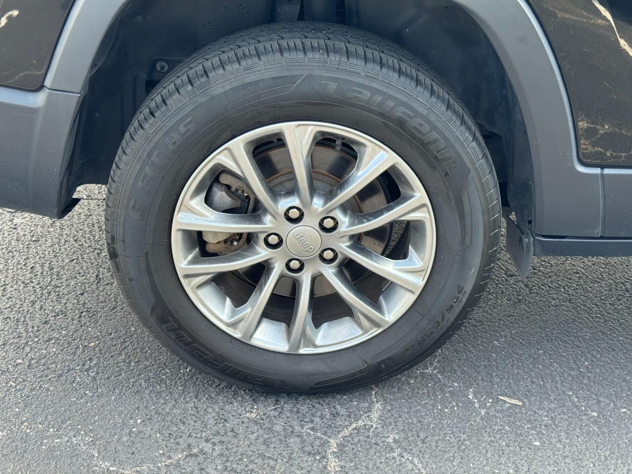 Jeep Cherokee Vehicle Full-screen Gallery Image 6