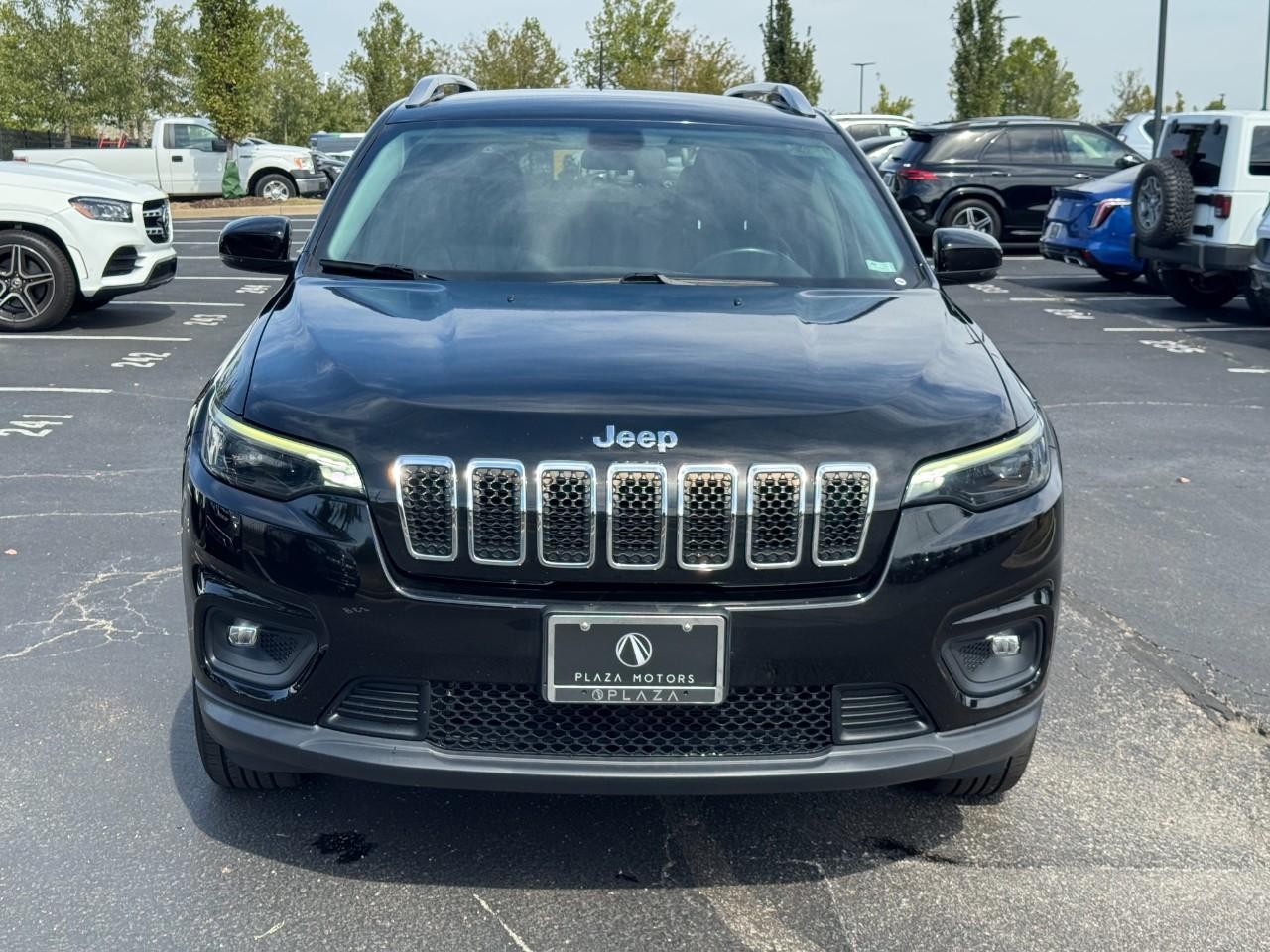 Jeep Cherokee Vehicle Full-screen Gallery Image 8