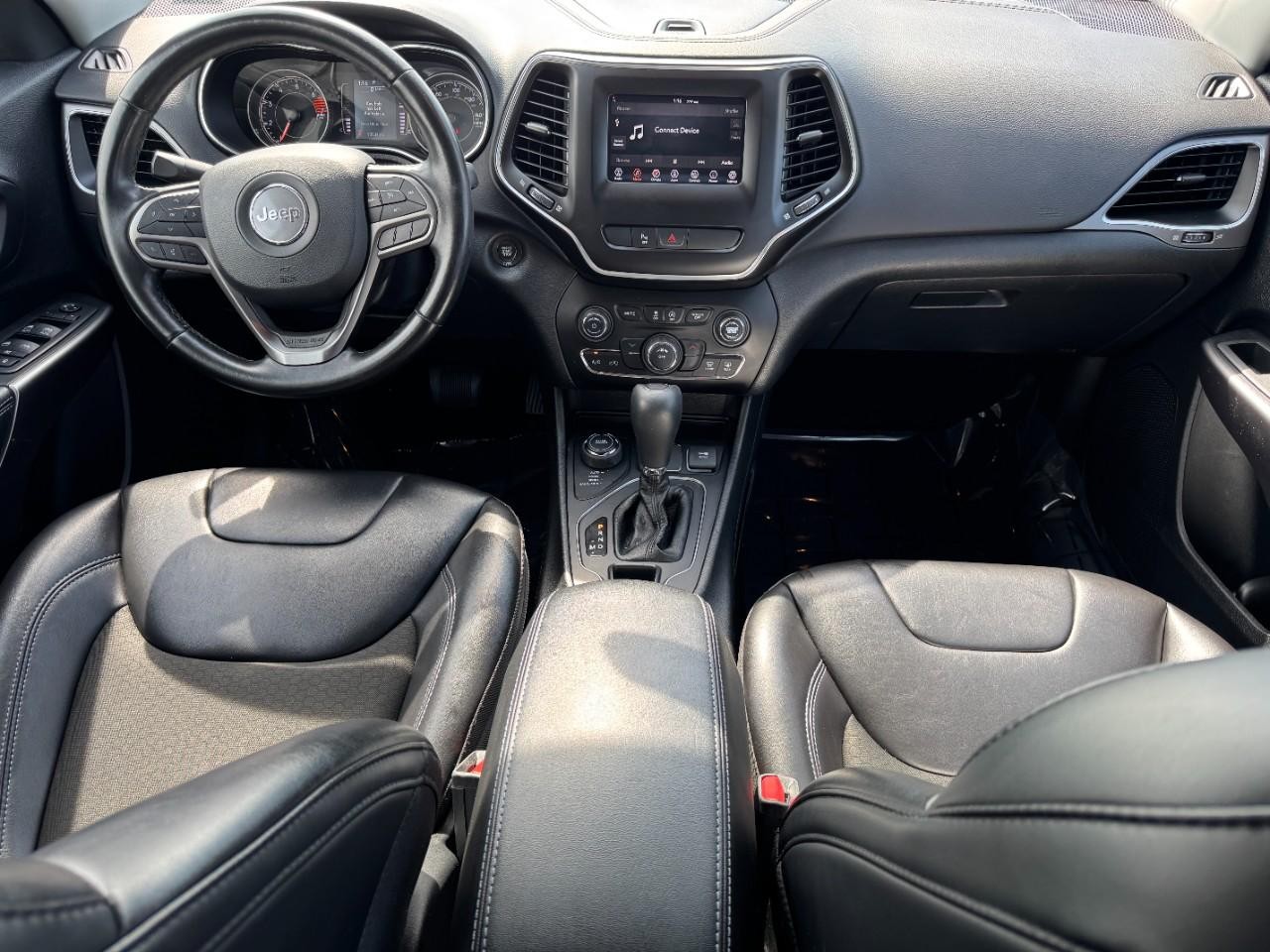 Jeep Cherokee Vehicle Full-screen Gallery Image 13