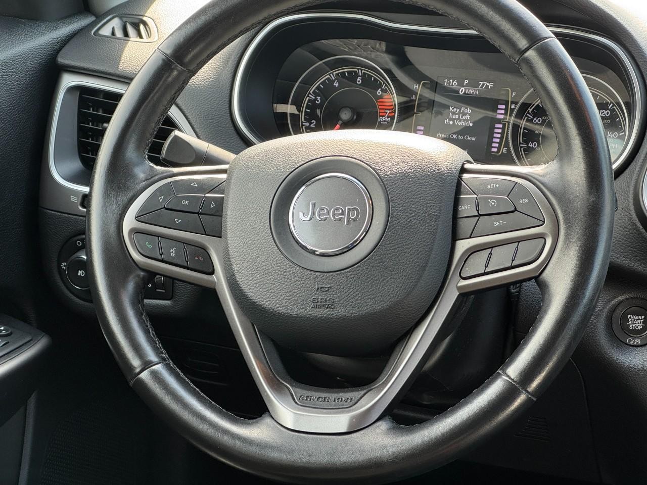 Jeep Cherokee Vehicle Full-screen Gallery Image 14