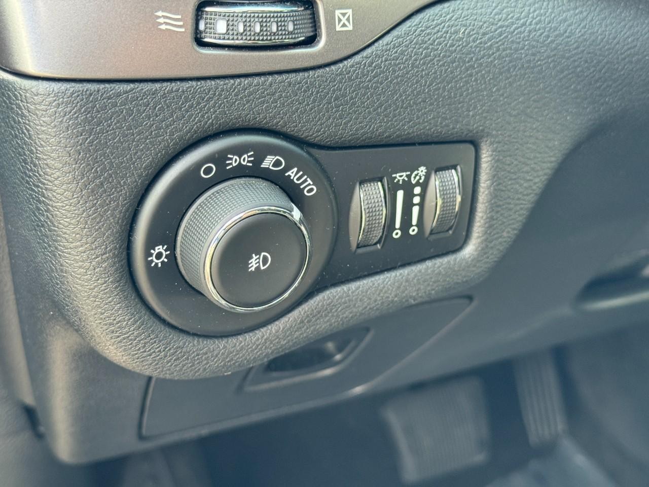 Jeep Cherokee Vehicle Full-screen Gallery Image 19