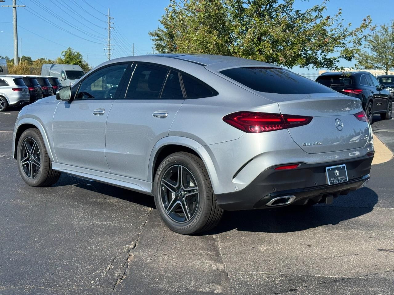 Mercedes-Benz GLE Vehicle Full-screen Gallery Image 3