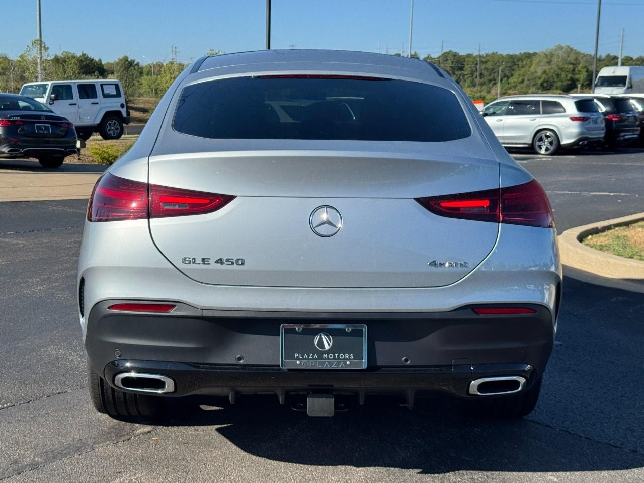 Mercedes-Benz GLE Vehicle Full-screen Gallery Image 4