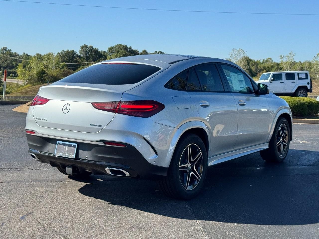 Mercedes-Benz GLE Vehicle Full-screen Gallery Image 5