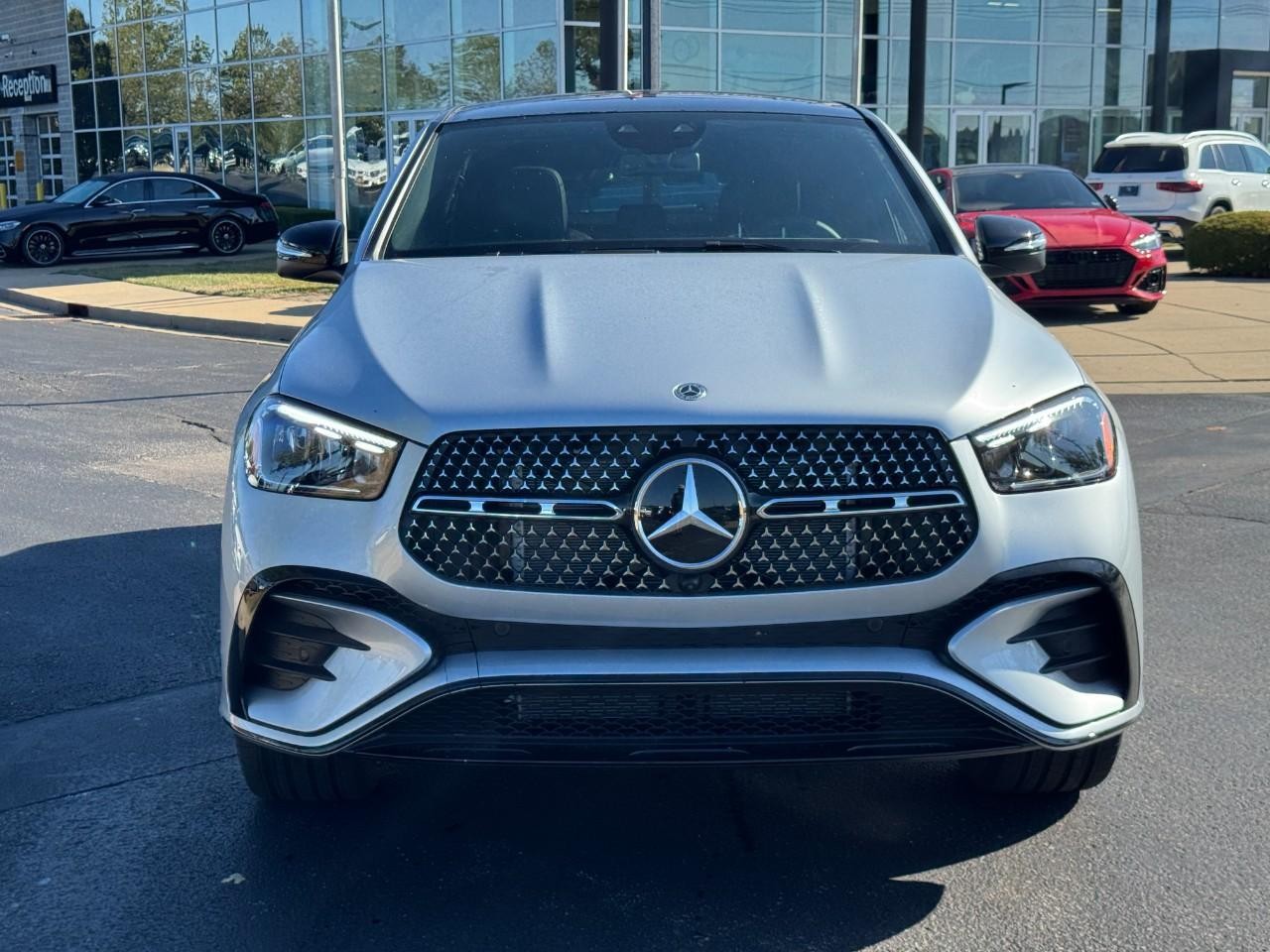 Mercedes-Benz GLE Vehicle Full-screen Gallery Image 8