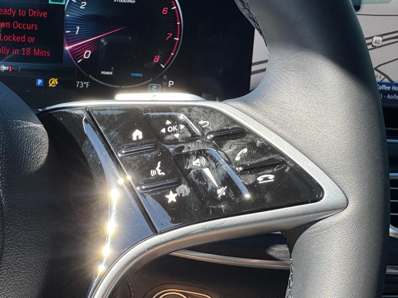 Mercedes-Benz GLE Vehicle Full-screen Gallery Image 23