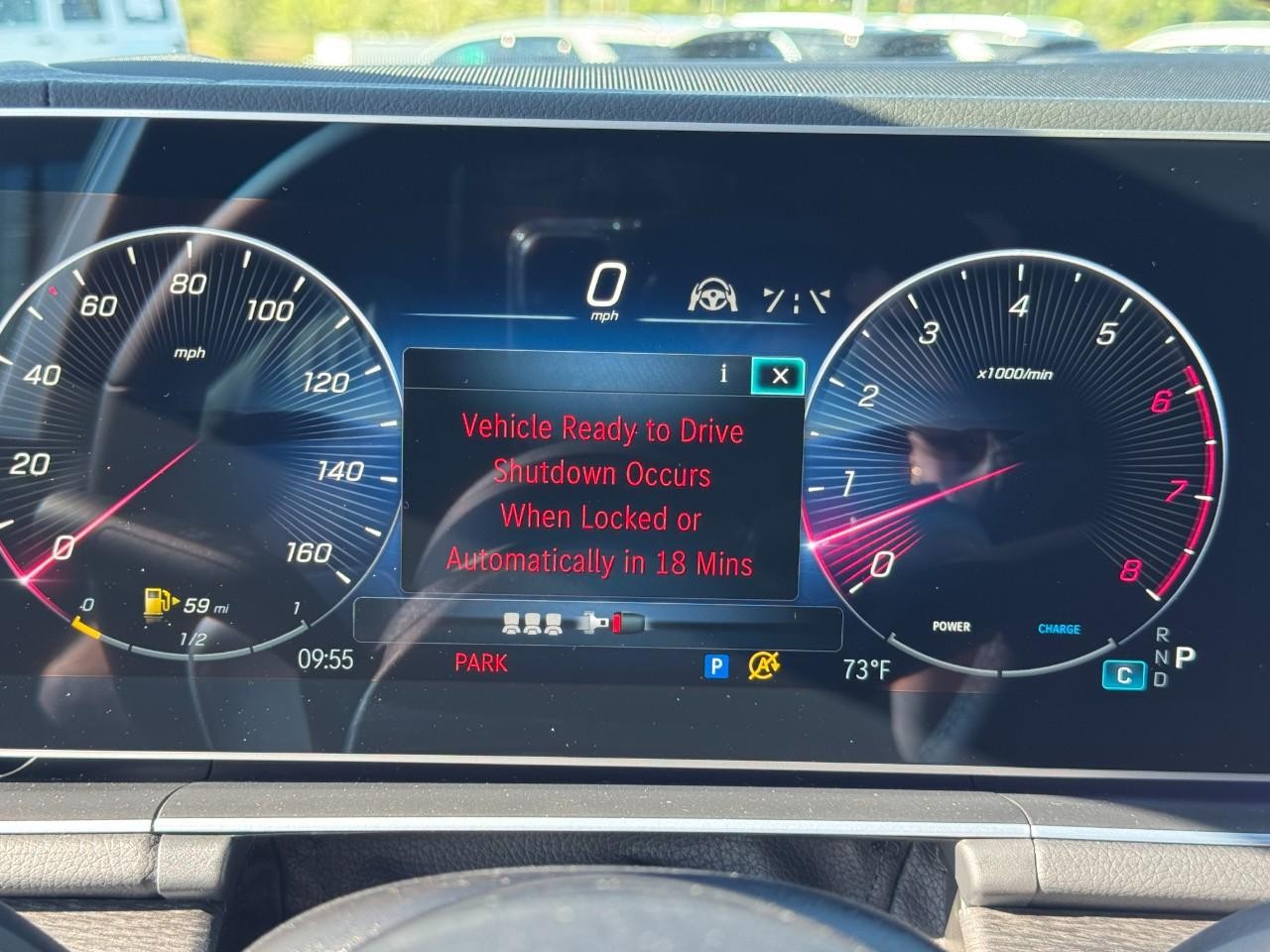 Mercedes-Benz GLE Vehicle Full-screen Gallery Image 24