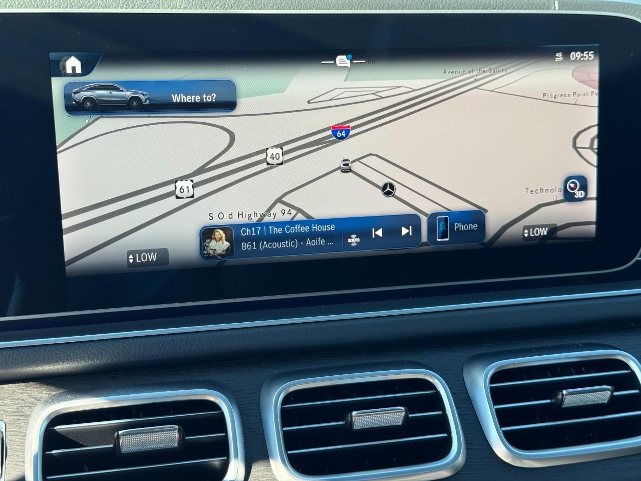 Mercedes-Benz GLE Vehicle Full-screen Gallery Image 25