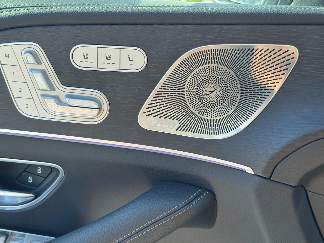 Mercedes-Benz GLE Vehicle Full-screen Gallery Image 30