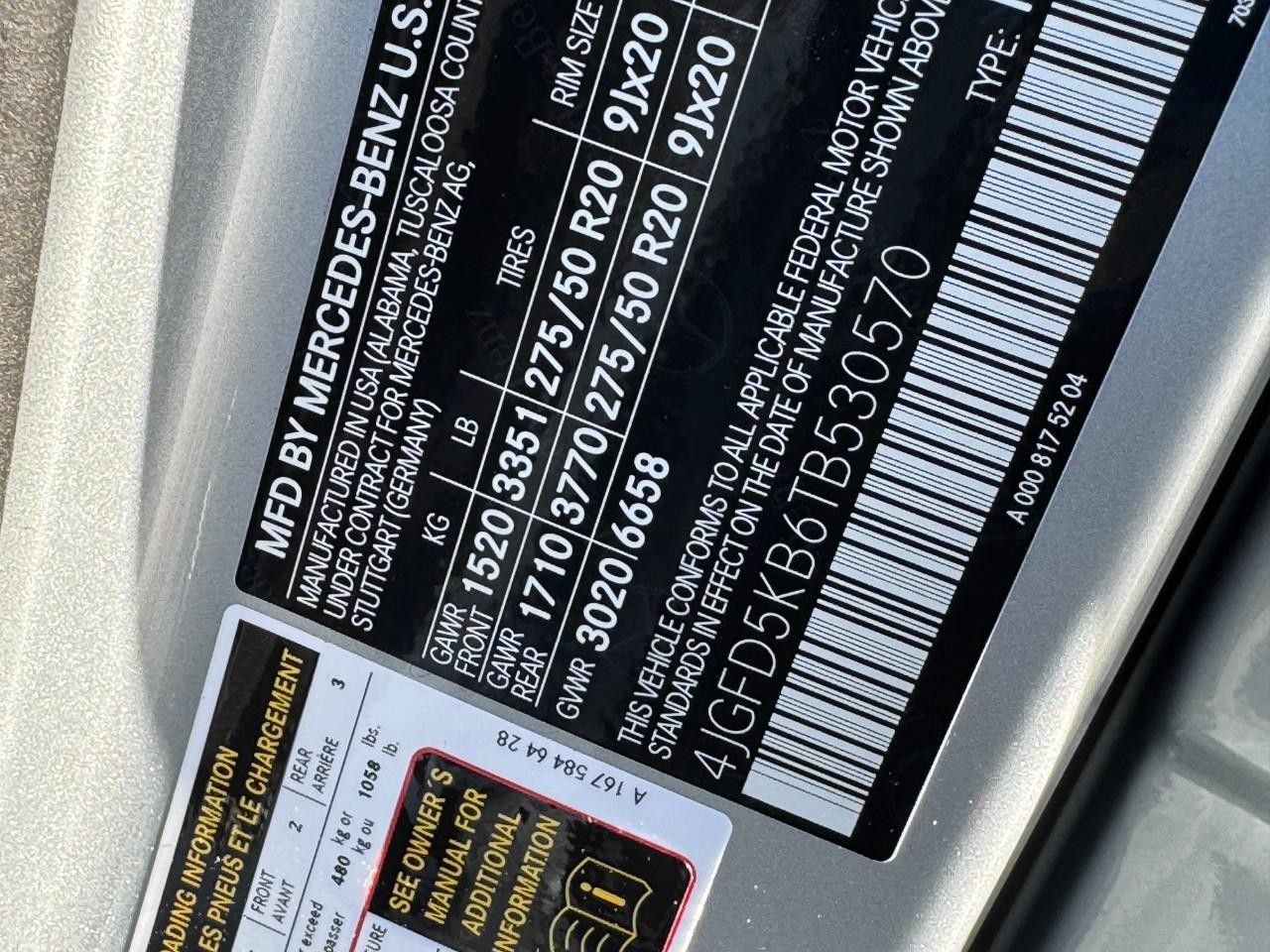 Mercedes-Benz GLE Vehicle Full-screen Gallery Image 35