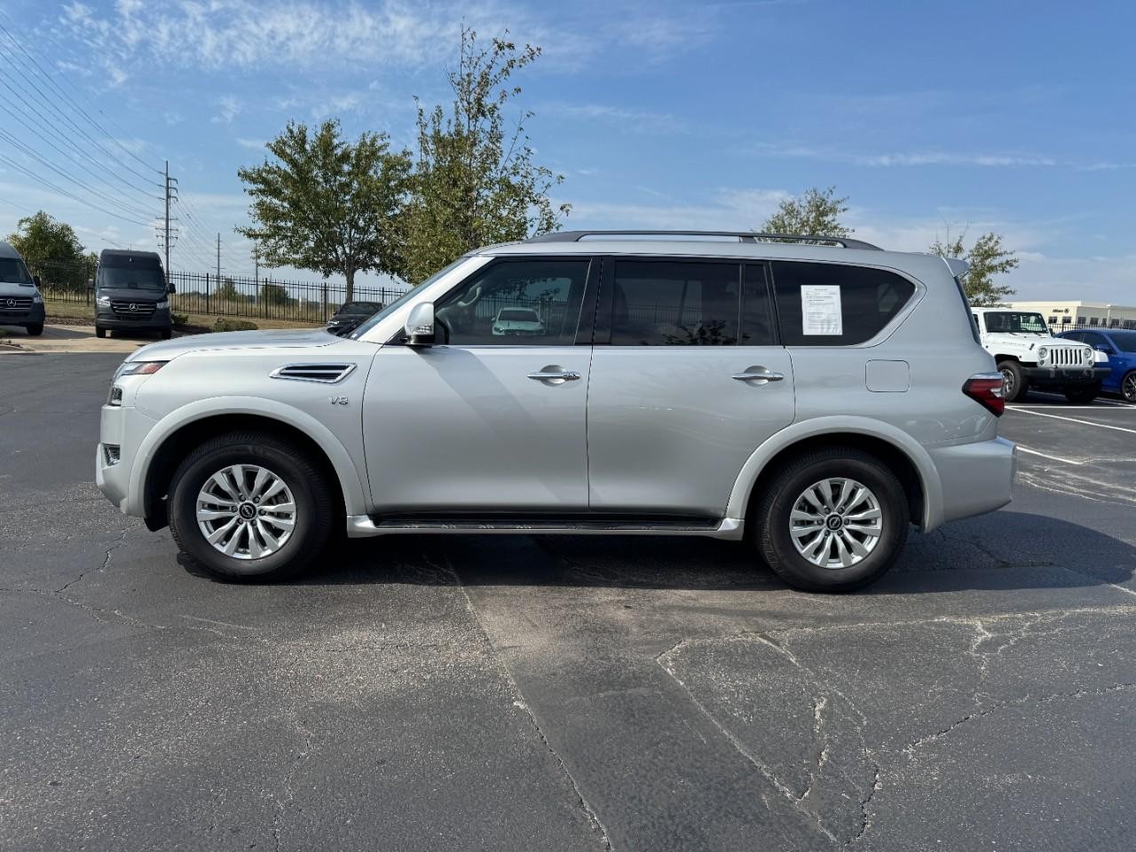 Nissan Armada Vehicle Full-screen Gallery Image 2