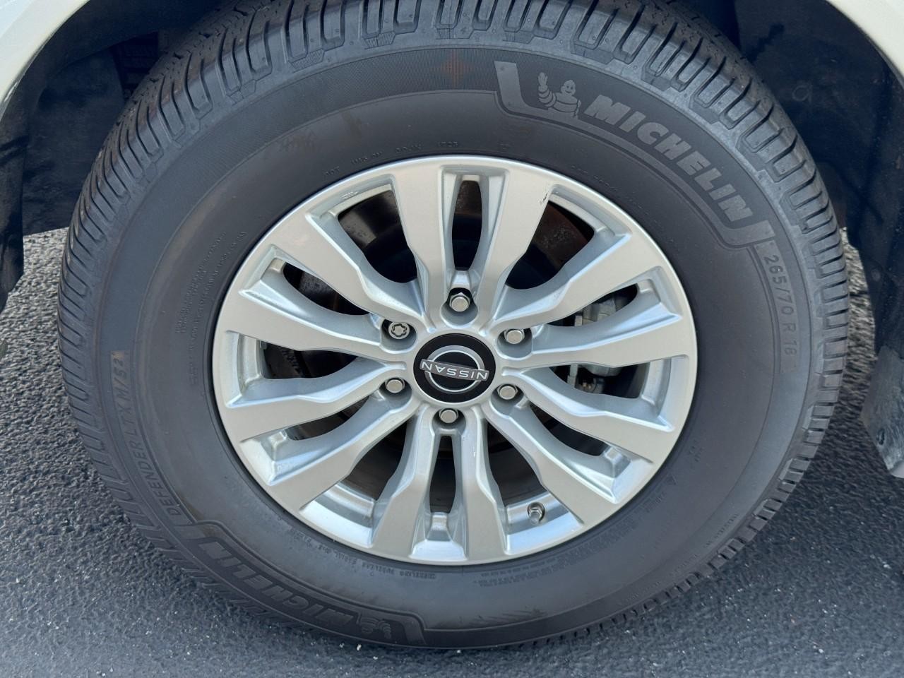 Nissan Armada Vehicle Full-screen Gallery Image 6