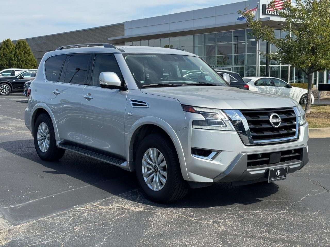 Nissan Armada Vehicle Full-screen Gallery Image 7