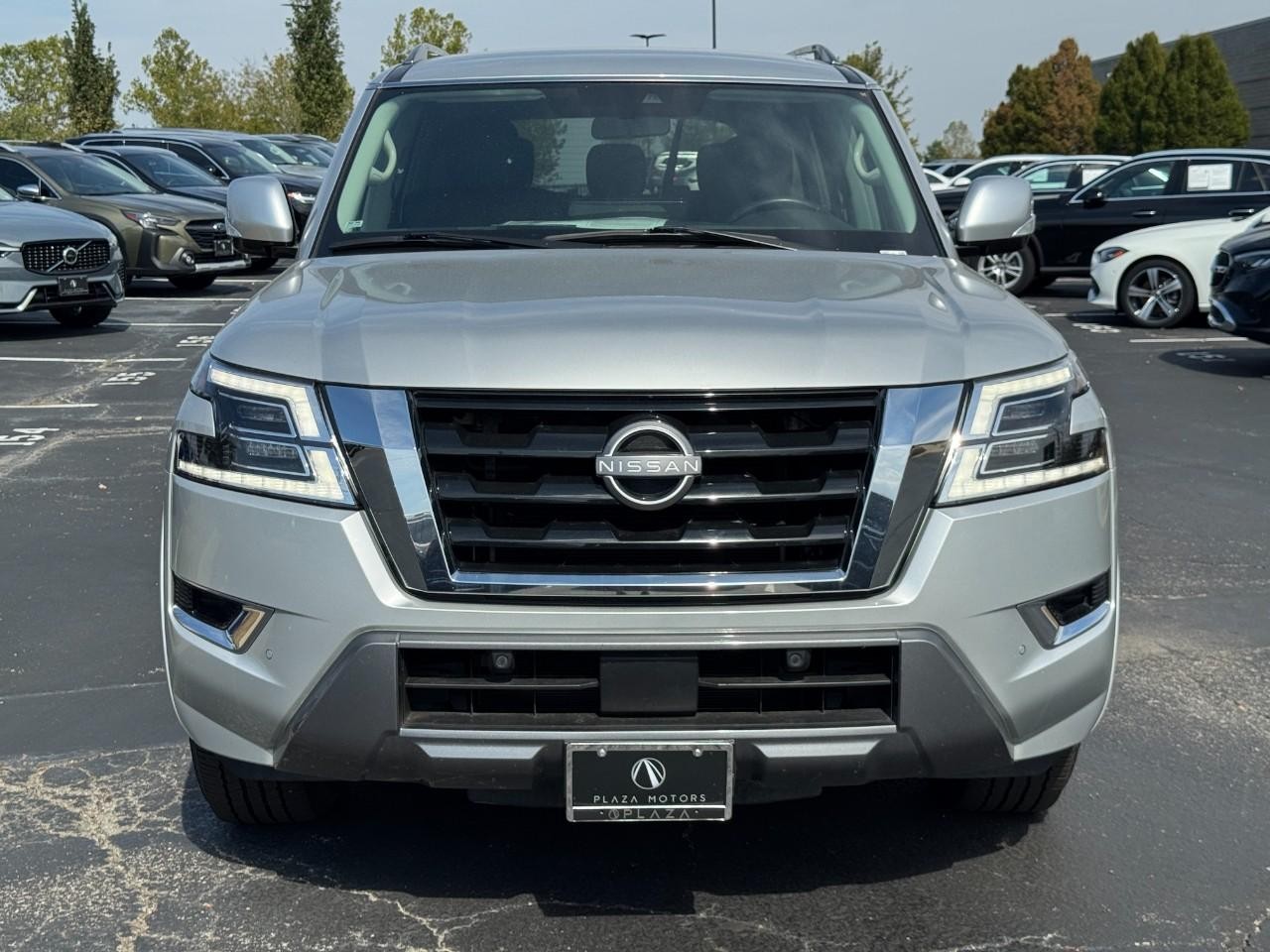 Nissan Armada Vehicle Full-screen Gallery Image 8