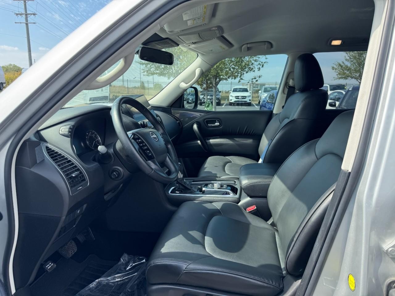 Nissan Armada Vehicle Full-screen Gallery Image 9