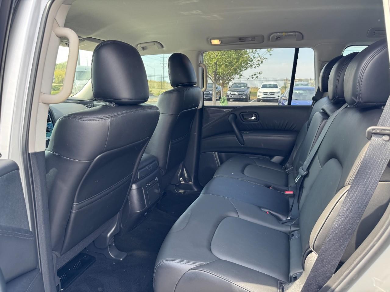 Nissan Armada Vehicle Full-screen Gallery Image 10