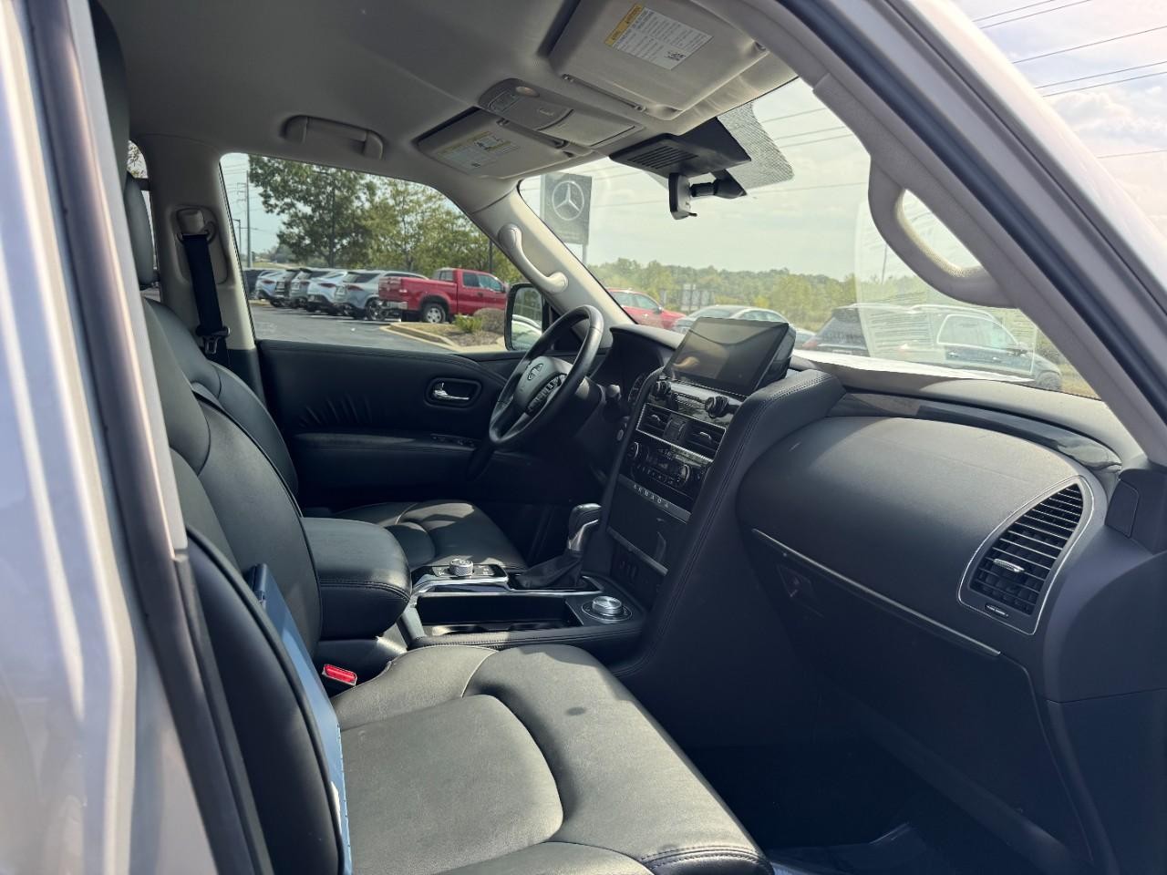 Nissan Armada Vehicle Full-screen Gallery Image 11