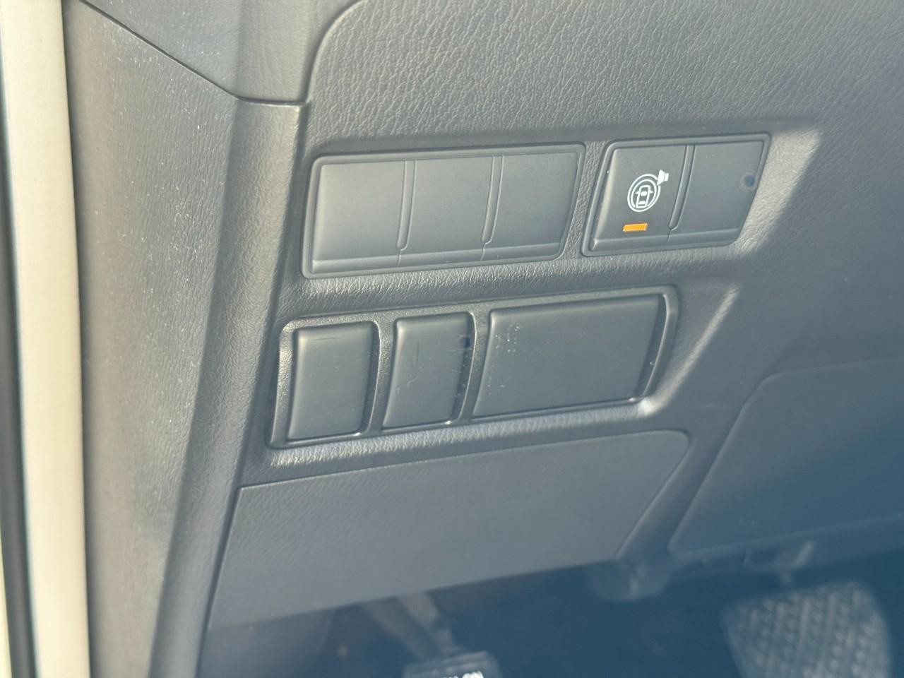 Nissan Armada Vehicle Full-screen Gallery Image 19