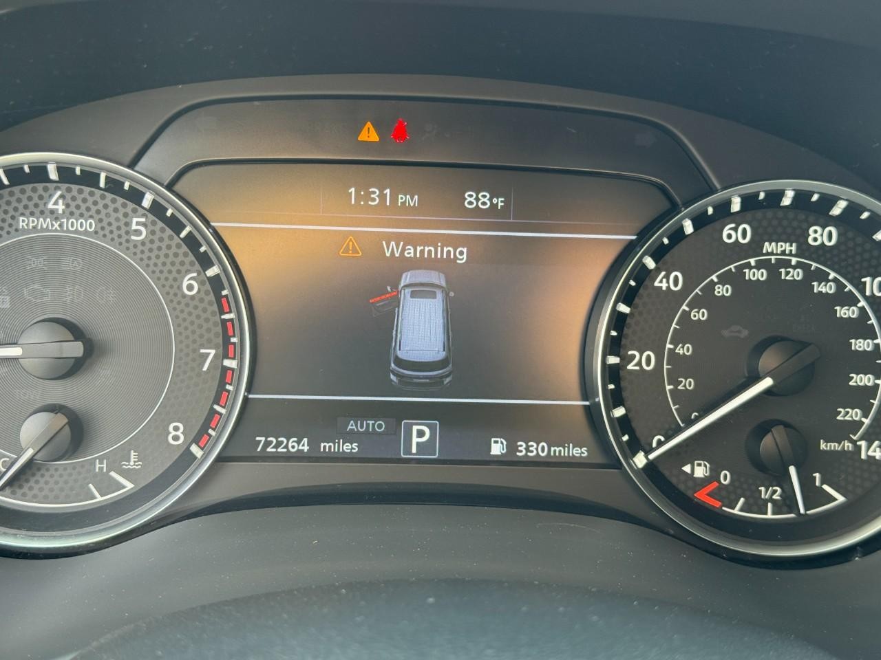 Nissan Armada Vehicle Full-screen Gallery Image 22