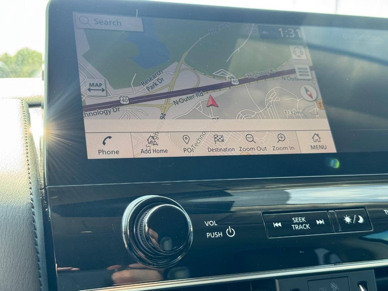 Nissan Armada Vehicle Full-screen Gallery Image 23