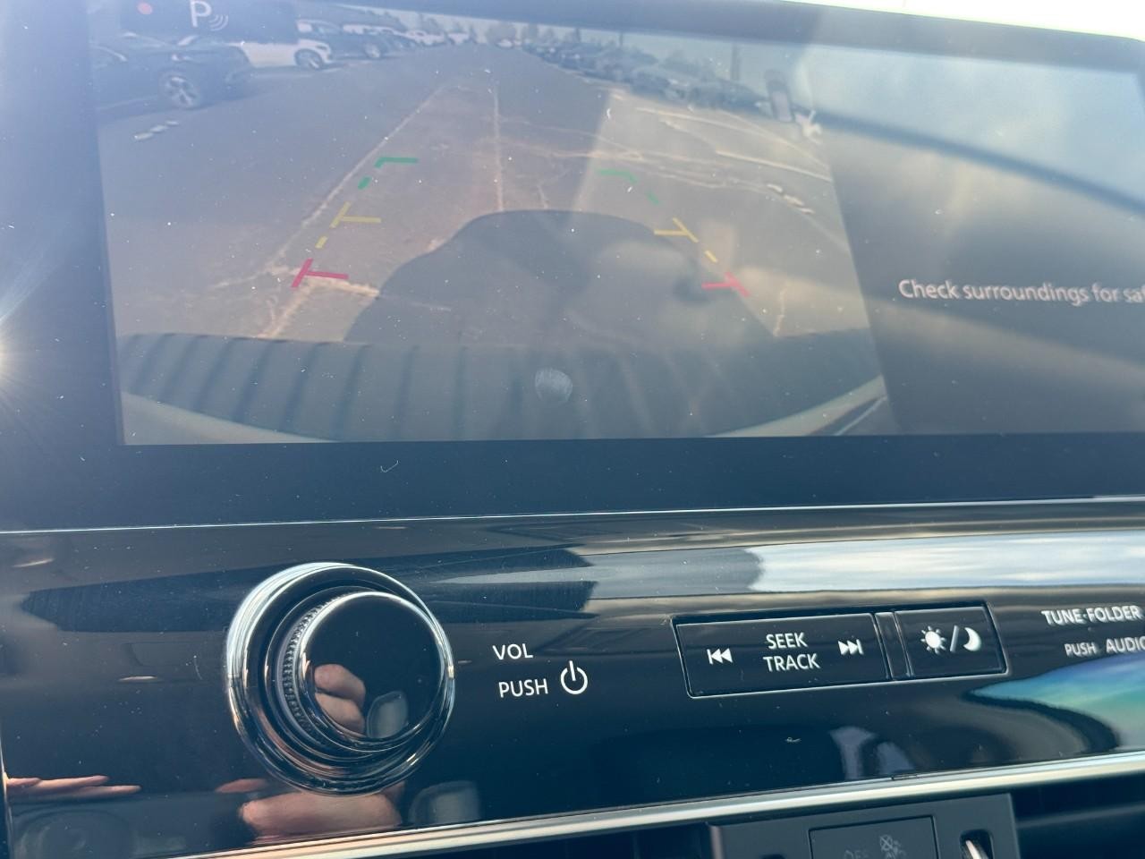 Nissan Armada Vehicle Full-screen Gallery Image 24