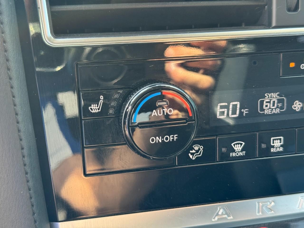 Nissan Armada Vehicle Full-screen Gallery Image 25