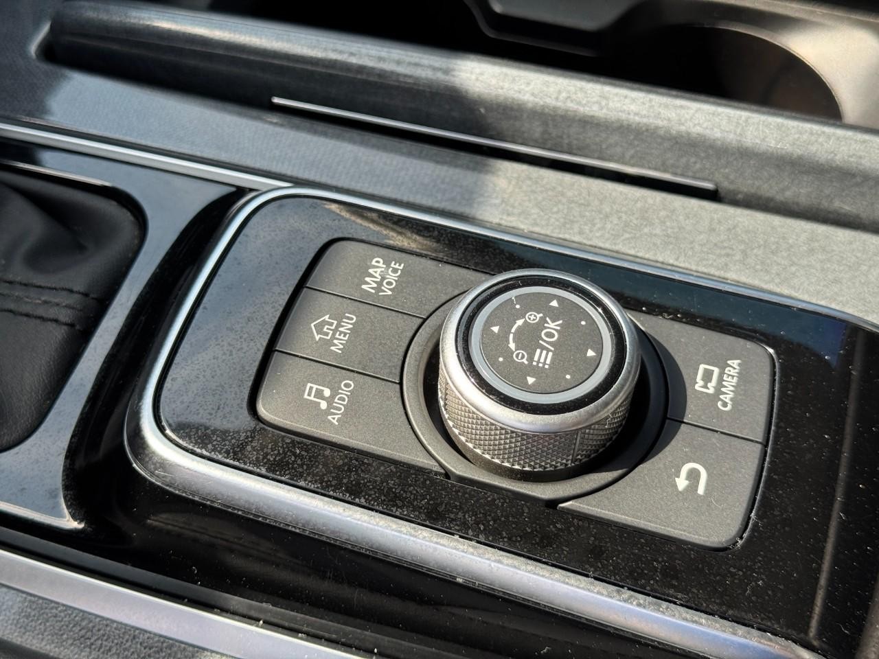 Nissan Armada Vehicle Full-screen Gallery Image 27