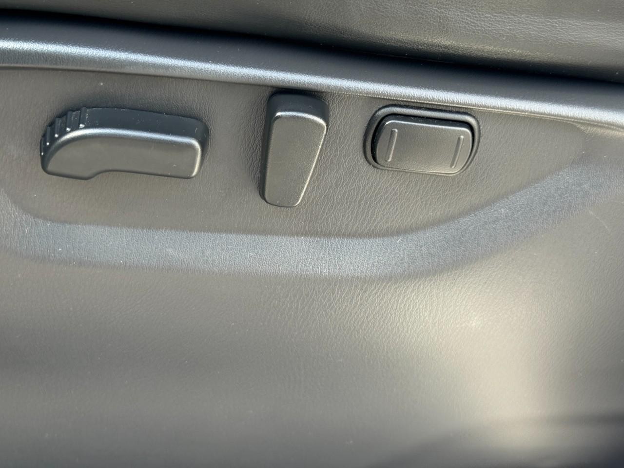 Nissan Armada Vehicle Full-screen Gallery Image 29