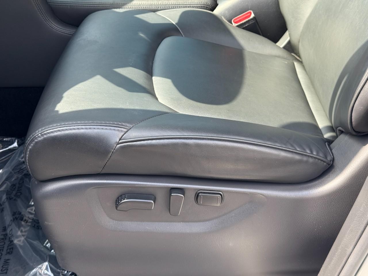 Nissan Armada Vehicle Full-screen Gallery Image 30